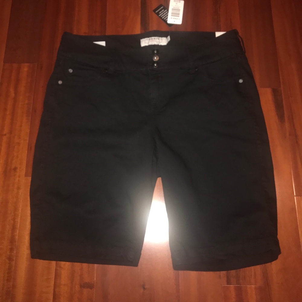 Torrid Jegging Bermuda shorts